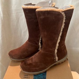 Patagonia Brown Winter Boots with Cream Trim